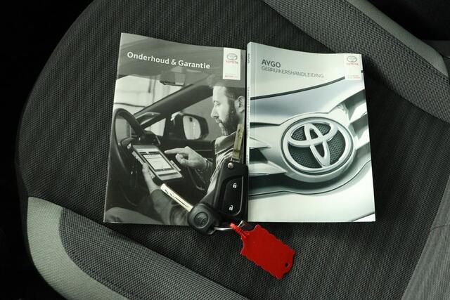 Toyota AYGO 1.0 VVT-i x-play | Apple Carplay/Android Auto | achteruitrijcamera | Airco |