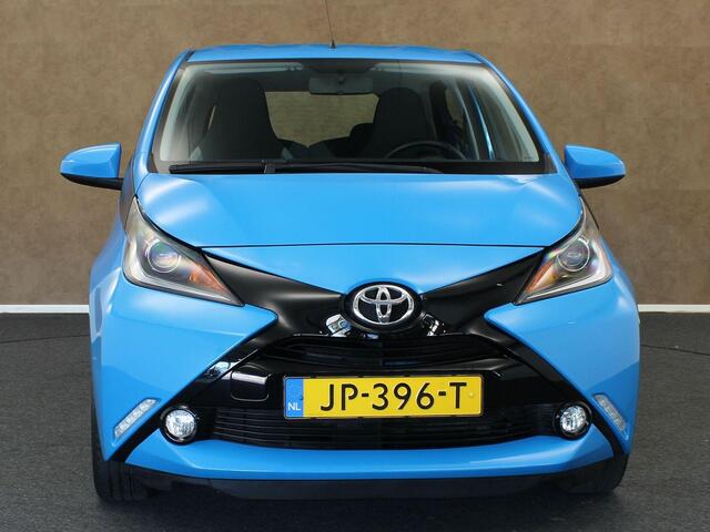 Toyota AYGO 1.0 VVT-i x-play - ORIGINEEL NEDERLANDSE AUTO - BLUETOOTH TELEFOONVOORBEREIDING - AIRCO - ELEKTRISCHE BEDIENBARE BUITENSPIEGELS - MULTIFUNCTIONEEL STUURWIEL - ELEKTRISCHE RAMEN -