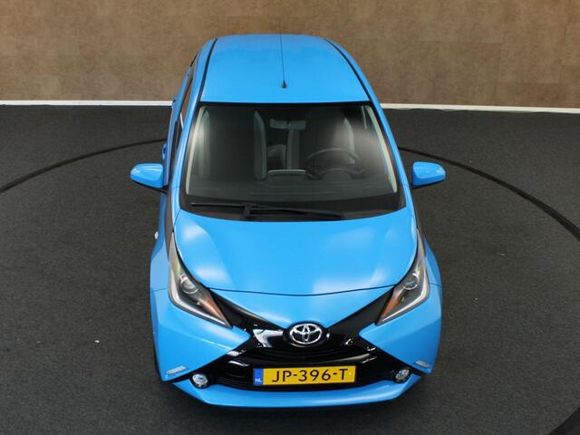 Toyota AYGO 1.0 VVT-i x-play - ORIGINEEL NEDERLANDSE AUTO - BLUETOOTH TELEFOONVOORBEREIDING - AIRCO - ELEKTRISCHE BEDIENBARE BUITENSPIEGELS - MULTIFUNCTIONEEL STUURWIEL - ELEKTRISCHE RAMEN -