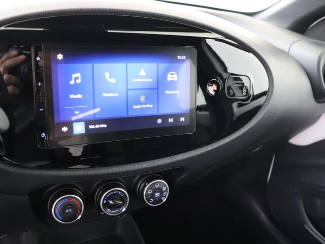 Toyota AYGO X 1.0 VVT-i MT Play Limited | Apple Carplay/Android Auto I Airco I 5 Deurs I Zuinig I USB I 1e Eigenaar I Centrale vergrendeling met afstandsbediening I Cruise control adaptief I