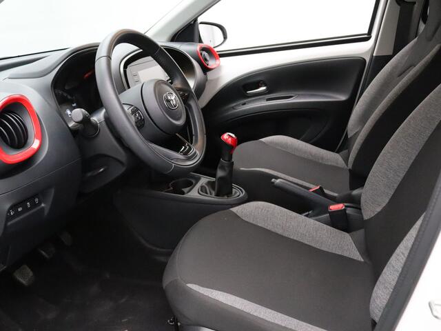 Toyota AYGO X 1.0 VVT-i MT first Adapt. Cruise | Camera | Climate | Carplay | 17" Velgen