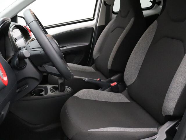Toyota AYGO X 1.0 VVT-i MT first Adapt. Cruise | Camera | Climate | Carplay | 17" Velgen
