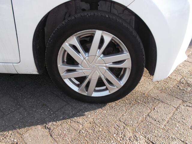 Toyota AYGO 1.0 VVT-i x-play achteruit cam airco stoelverw