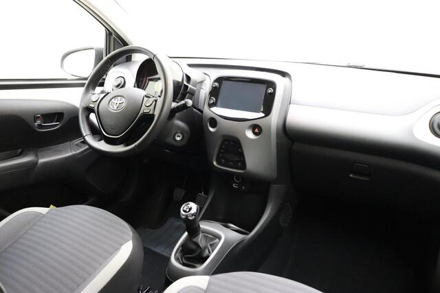 Toyota AYGO 1.0 VVT-i x-joy | Climate control | Camera | Zuinige motor | Lichtmetalen velgen | DAB Radio | Getint glas | 5 deuren