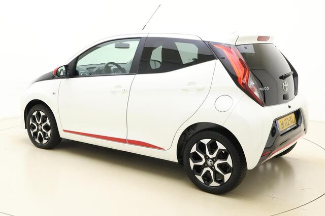 Toyota AYGO 1.0 VVT-i x-joy | Climate control | Camera | Zuinige motor | Lichtmetalen velgen | DAB Radio | Getint glas | 5 deuren