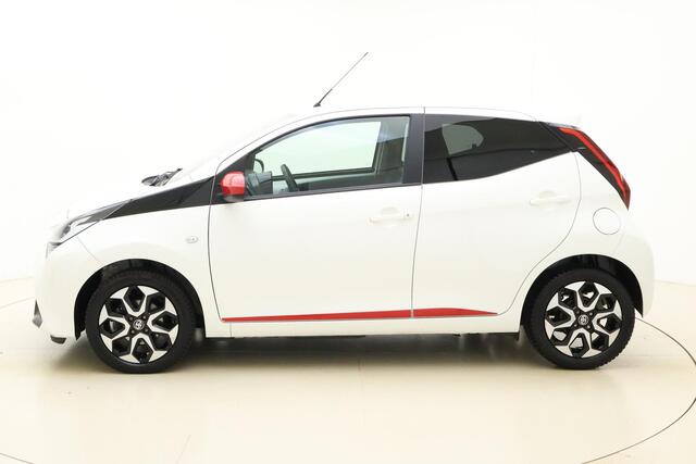 Toyota AYGO 1.0 VVT-i x-joy | Climate control | Camera | Zuinige motor | Lichtmetalen velgen | DAB Radio | Getint glas | 5 deuren