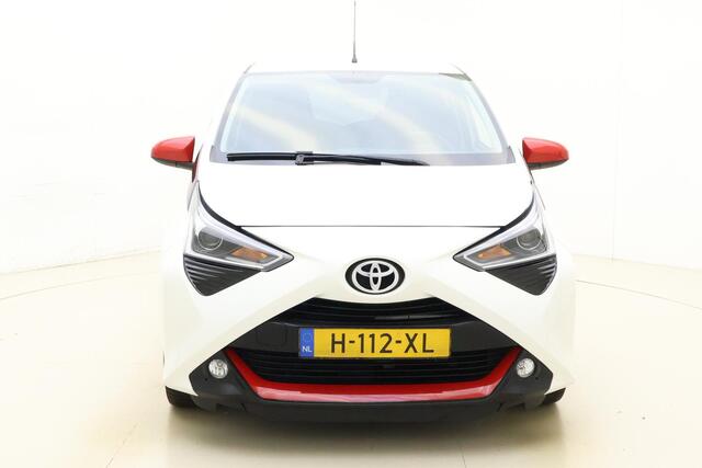 Toyota AYGO 1.0 VVT-i x-joy | Climate control | Camera | Zuinige motor | Lichtmetalen velgen | DAB Radio | Getint glas | 5 deuren