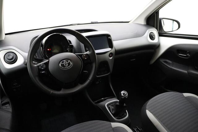 Toyota AYGO 1.0 VVT-i x-joy | Climate control | Camera | Zuinige motor | Lichtmetalen velgen | DAB Radio | Getint glas | 5 deuren
