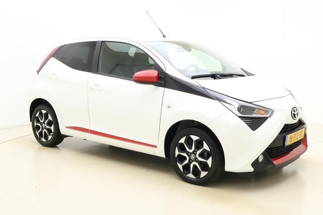 Toyota AYGO 1.0 VVT-i x-joy | Climate control | Camera | Zuinige motor | Lichtmetalen velgen | DAB Radio | Getint glas | 5 deuren