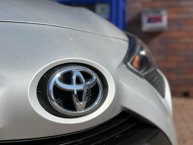 Toyota AYGO 1.0 VVT-i x-fun | Airco | Telefoon verbinding | Metallic Lak