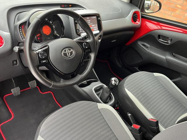 Toyota AYGO 1.0 VVT-i x-play | Camera | Carplay/Android Auto | Lichtmetalen velgen |