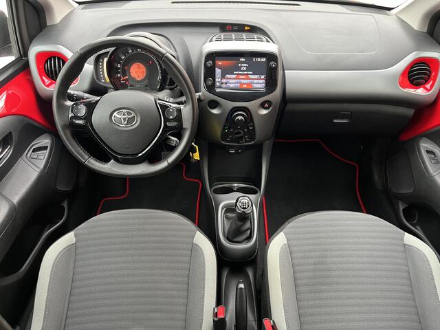 Toyota AYGO 1.0 VVT-i x-play | Camera | Carplay/Android Auto | Lichtmetalen velgen |