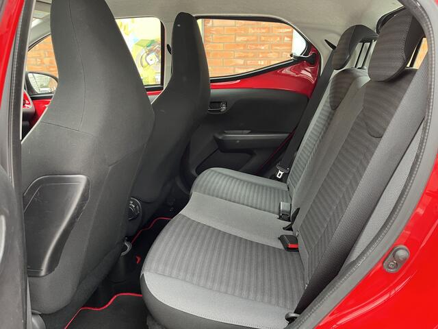 Toyota AYGO 1.0 VVT-i x-play | Camera | Carplay/Android Auto | Lichtmetalen velgen |