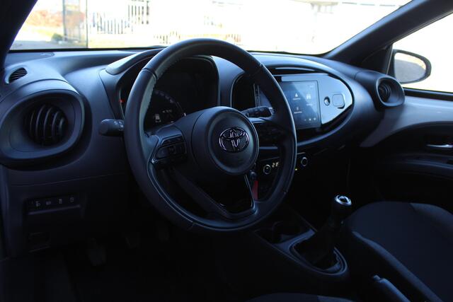 Toyota AYGO X 1.0 VVT-i MT first | Rijklaar | Apple/Android | Camera | Stoelverwarming | Cruise | All season banden