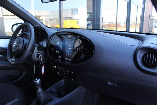 Toyota AYGO X 1.0 VVT-i MT first | Rijklaar | Apple/Android | Camera | Stoelverwarming | Cruise | All season banden
