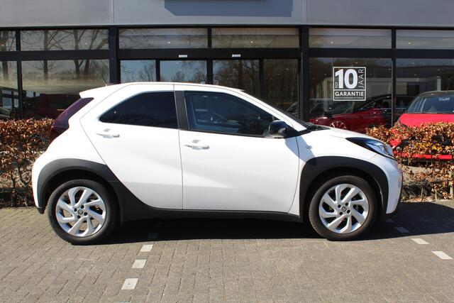 Toyota AYGO X 1.0 VVT-i MT first | Rijklaar | Apple/Android | Camera | Stoelverwarming | Cruise | All season banden