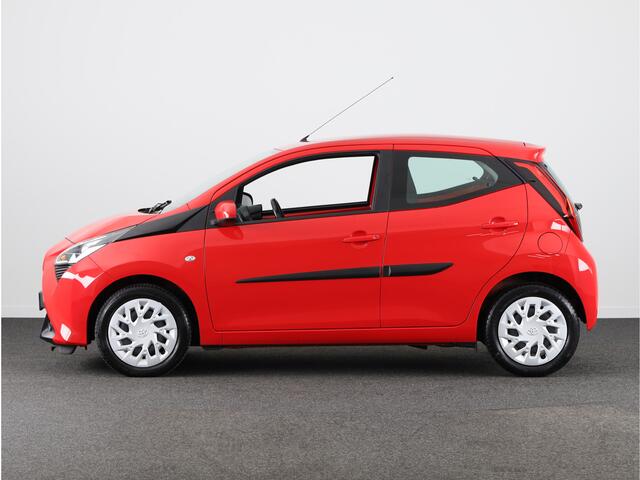 Toyota AYGO 1.0 VVT-i x-play | NL-Auto | Apple Carplay -/ Android Auto | Parkeercamera |