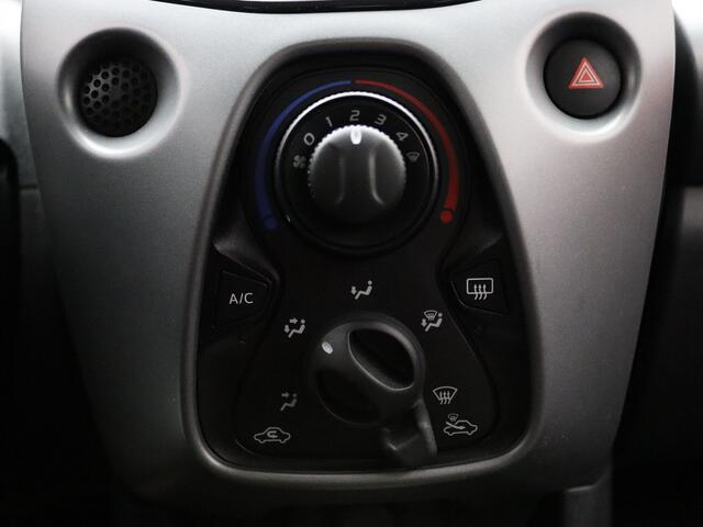 Toyota AYGO 1.0 VVT-i x-play AUTOMAAT Airco | Camera | Cruise | Carplay