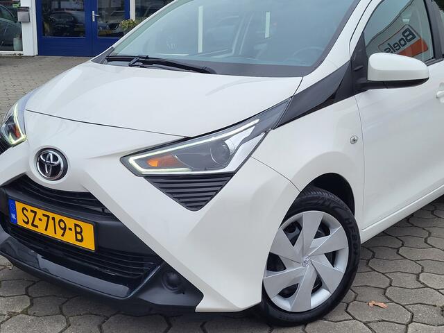 Toyota AYGO 1.0 VVT-i Automaat X-play, Airco, Camera, Rijklaar met beurt & garantie.