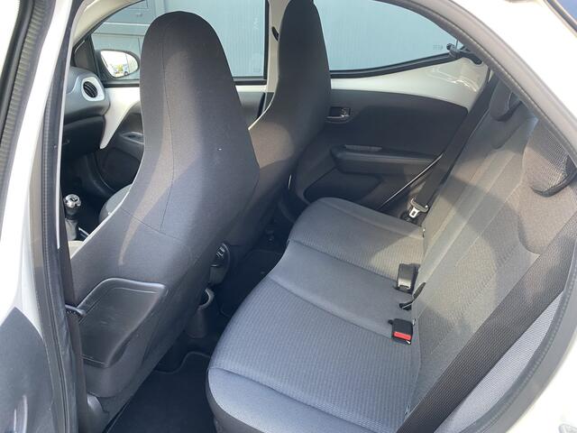 Toyota AYGO 1.0 VVT-i x-play Sport AIRCO/CAMERA/MEDIA/LICHTMETAAL
