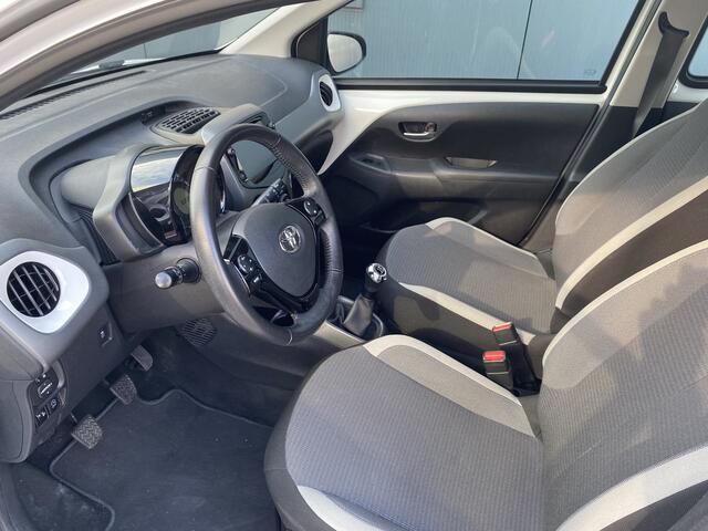 Toyota AYGO 1.0 VVT-i x-play Sport AIRCO/CAMERA/MEDIA/LICHTMETAAL