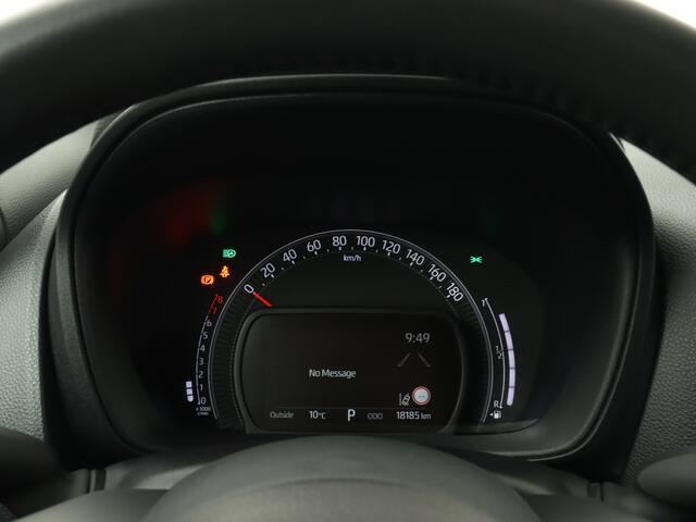 Toyota AYGO X 1.0 VVT-i S-CVT Play | 1e Eigenaar | BTW'er | NIEUW Geleverd | Apple Carplay / Android Auto |
