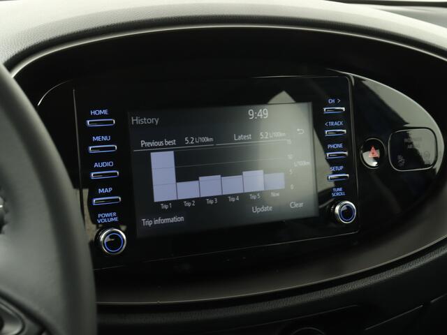 Toyota AYGO X 1.0 VVT-i S-CVT Play | 1e Eigenaar | BTW'er | NIEUW Geleverd | Apple Carplay / Android Auto |