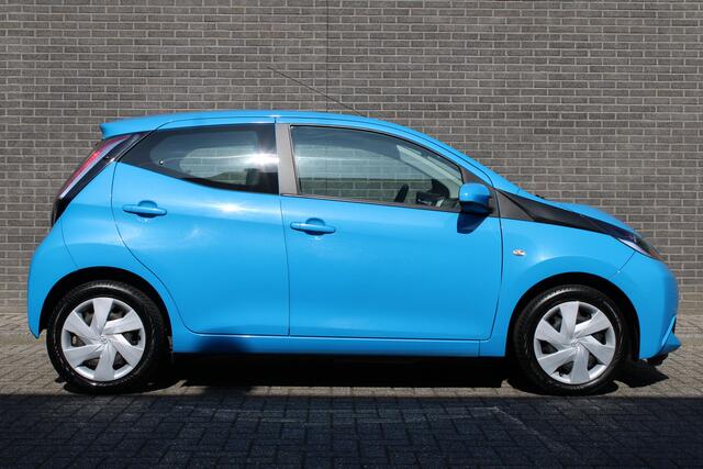 Toyota AYGO 1.0 VVT-i x-nav Achteruitrijcamera, Navigatie, Airco, Bluetooth
