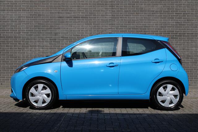 Toyota AYGO 1.0 VVT-i x-nav Achteruitrijcamera, Navigatie, Airco, Bluetooth