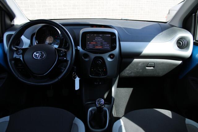 Toyota AYGO 1.0 VVT-i x-nav Achteruitrijcamera, Navigatie, Airco, Bluetooth