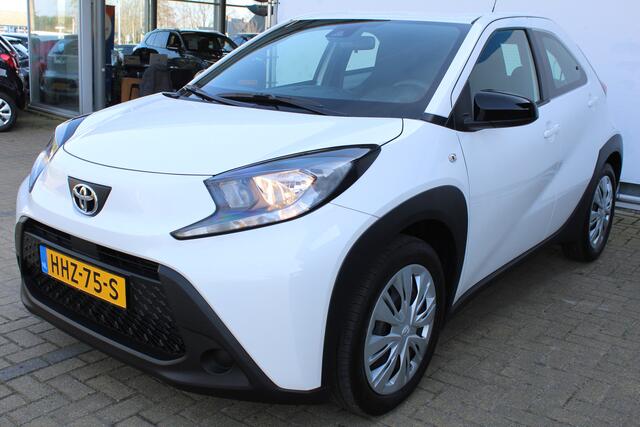 Toyota AYGO X 1.0 VVT-i MT Play | Achteruitrijcamera | Cruise controle | Lane assist | Apple CarPlay/Android Auto | Airco | DAB+ | Automatisch grootlicht | Zwarte hemelbekleding |