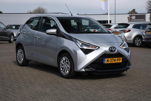 Toyota AYGO 1.0 VVT-i x-play APPLE CARPLAY/ HILLHOLD/ LED
