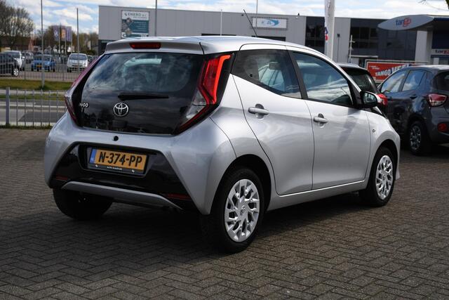 Toyota AYGO 1.0 VVT-i x-play APPLE CARPLAY/ HILLHOLD/ LED
