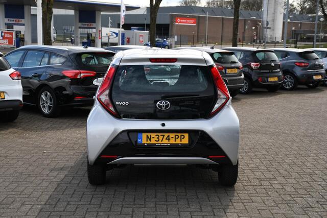 Toyota AYGO 1.0 VVT-i x-play APPLE CARPLAY/ HILLHOLD/ LED