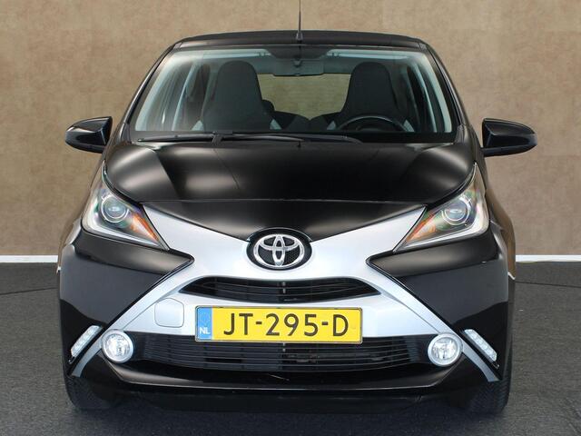 Toyota AYGO 1.0 VVT-i X-Wave - ORIGINEEL NEDERLANDSE AUTO - CABRIODAK - AIRCO - GROOT MULTIMEDIASCHERM - AFKOMSTIG VAN 2E EIGENAAR - BLUETOOTH - CAMERA - TOERENTELLER - LEDEREN STUUR - SNELHEIDSBEGRENZER
