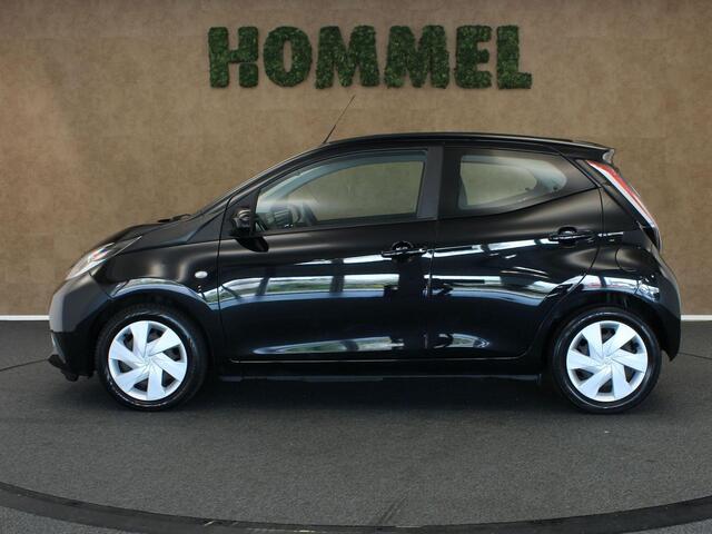 Toyota AYGO 1.0 VVT-i X-Wave - ORIGINEEL NEDERLANDSE AUTO - CABRIODAK - AIRCO - GROOT MULTIMEDIASCHERM - AFKOMSTIG VAN 2E EIGENAAR - BLUETOOTH - CAMERA - TOERENTELLER - LEDEREN STUUR - SNELHEIDSBEGRENZER