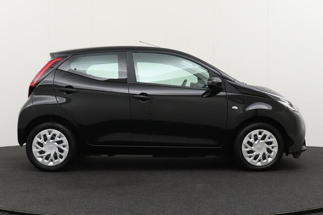 Toyota AYGO 1.0 VVT-i X-play Camera Carplay LED