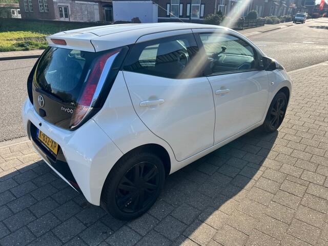 Toyota AYGO 1.0 VVT-I X-PLAY