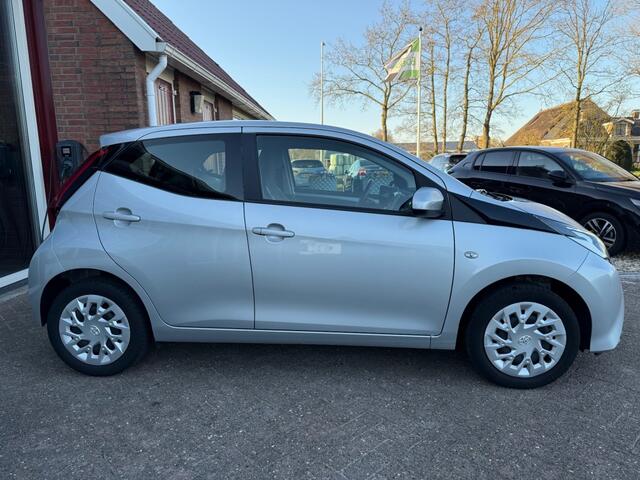 Toyota AYGO 1.0 VVT-I X-PLAY 5-DRS CAMERA/AIRCO/SNELHEIDSREGELAAR