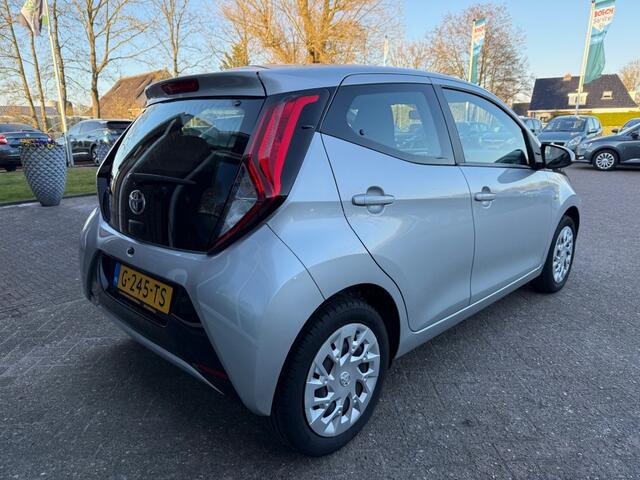 Toyota AYGO 1.0 VVT-I X-PLAY 5-DRS CAMERA/AIRCO/SNELHEIDSREGELAAR