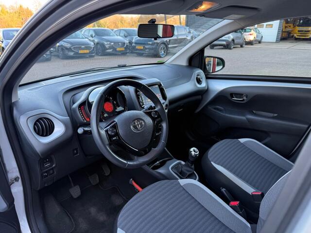 Toyota AYGO 1.0 VVT-I X-PLAY 5-DRS CAMERA/AIRCO/SNELHEIDSREGELAAR