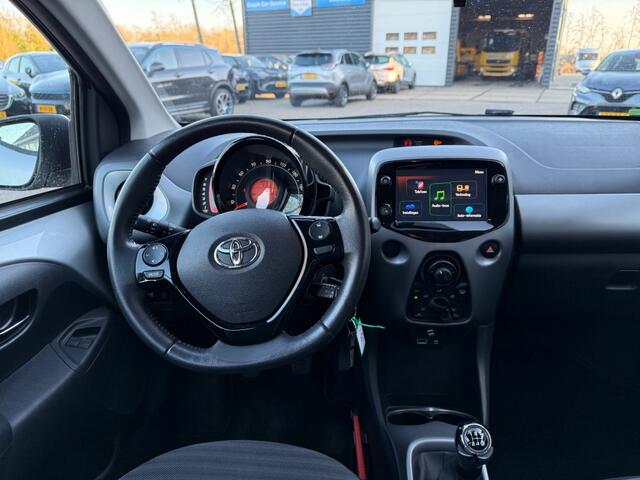 Toyota AYGO 1.0 VVT-I X-PLAY 5-DRS CAMERA/AIRCO/SNELHEIDSREGELAAR
