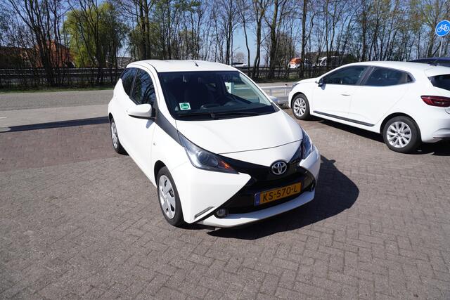 Toyota AYGO 1.0 VVT-i x-play CRUISE CARPLAY CAMERA