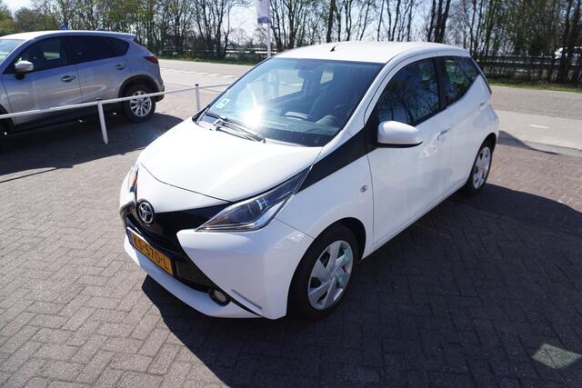 Toyota AYGO 1.0 VVT-i x-play CRUISE CARPLAY CAMERA