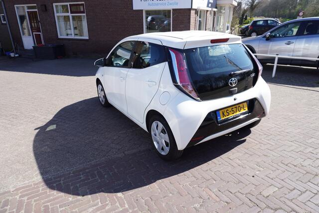 Toyota AYGO 1.0 VVT-i x-play CRUISE CARPLAY CAMERA