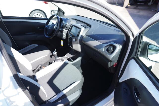 Toyota AYGO 1.0 VVT-i x-play CRUISE CARPLAY CAMERA