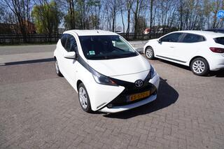 toyota-aygo-1.0-vvt-i-x-play-cruise
