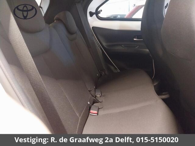 Toyota AYGO X 1.0 VVT-i MT First + Corel Red Pack | Apple Carplay & AndroidAUTO | Camera | Lichtmetalen velgen | Privacy Glass |