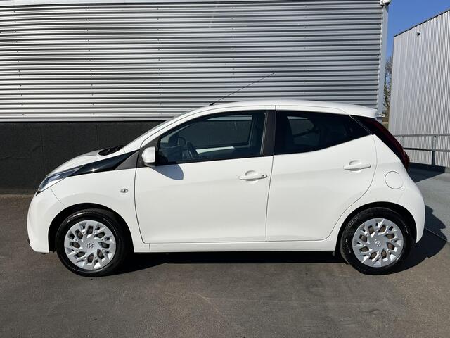 Toyota AYGO 1.0 VVT-i x-play Automaat, Achteruitrijcamera, Bluetooth, Nieuw geleverd en dealeronderhouden, 1e eign. BTW-auto