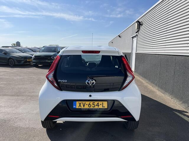 Toyota AYGO 1.0 VVT-i x-play Automaat, Achteruitrijcamera, Bluetooth, Nieuw geleverd en dealeronderhouden, 1e eign. BTW-auto
